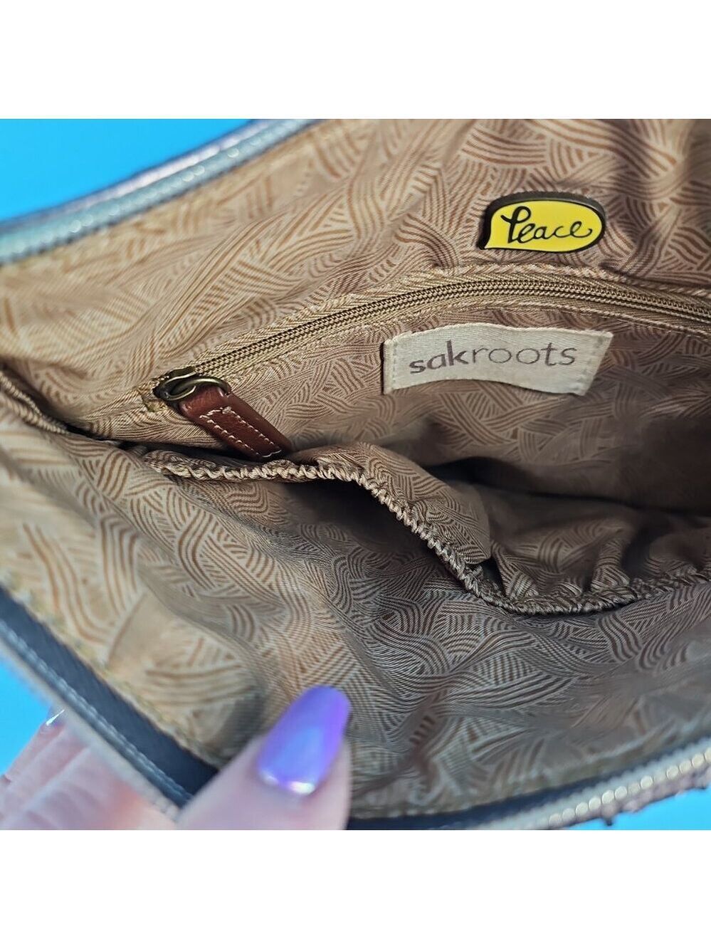 🌿 Sakroots Patchwork Canvas & Leather Crossbody - Picture 10 of 15